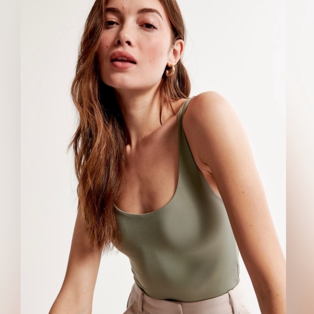 NWT A&F Sleek Seamless Fabric Scoopneck Bodysuit - Size L